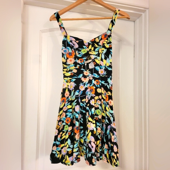 Flower Volcom Cutout Dress Size Small - Picture 1 of 4